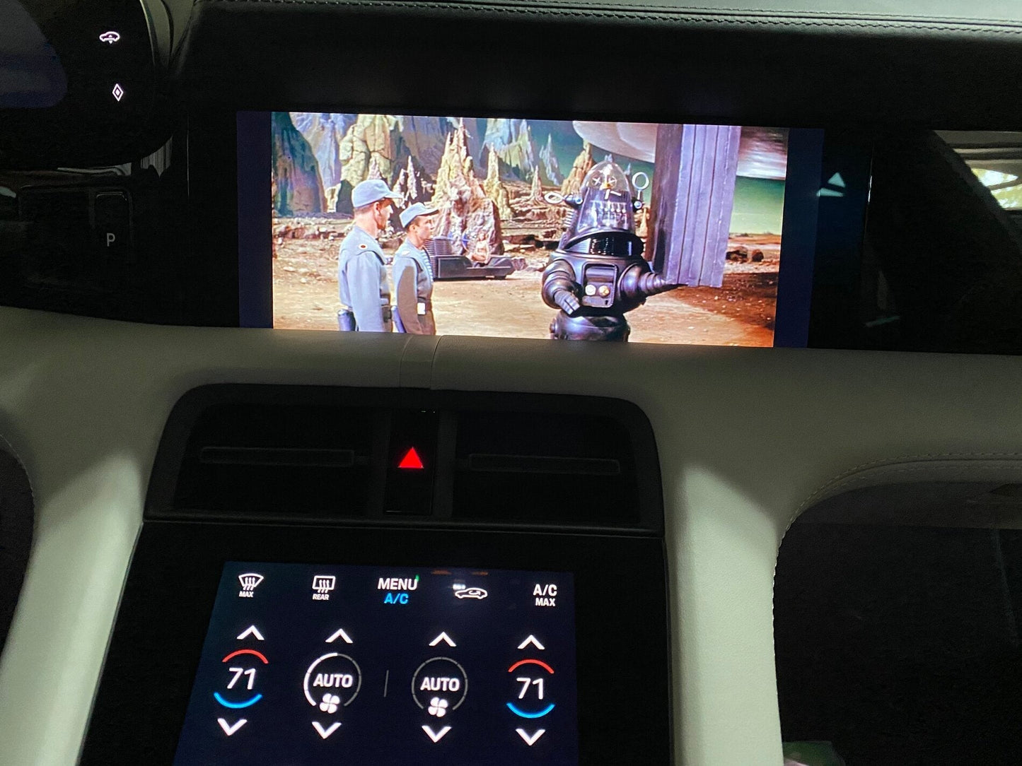 YouTube och Netflix AI-box för Porsche